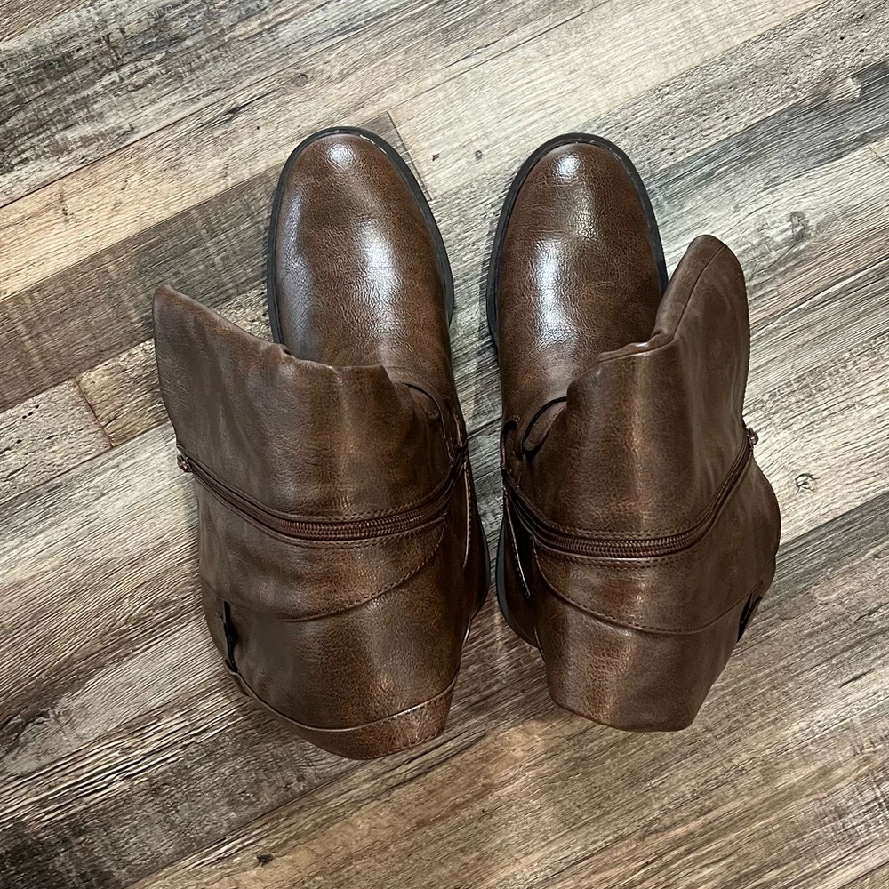 Baretraps Brown Tall Boots w/ Buckles (NWOT) Size: 9 / Item# 1182-51 - Picture 3 of 7